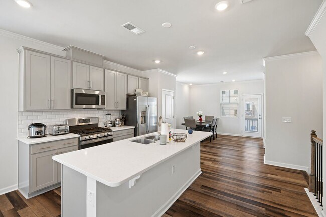 Building Photo - 2500 Chert Ln