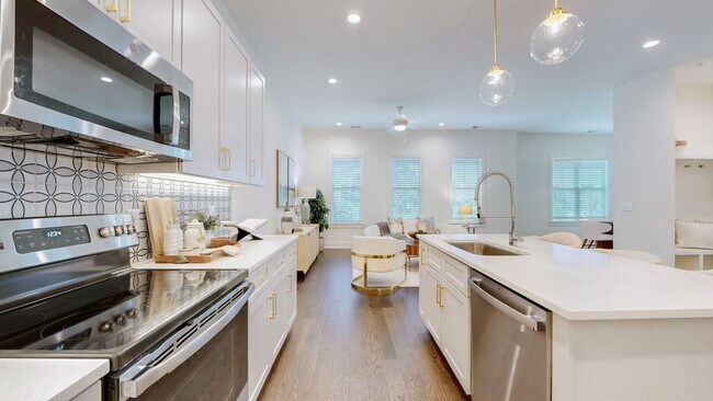 Building Photo - Franklin Gem Walking Distance to Downtown!