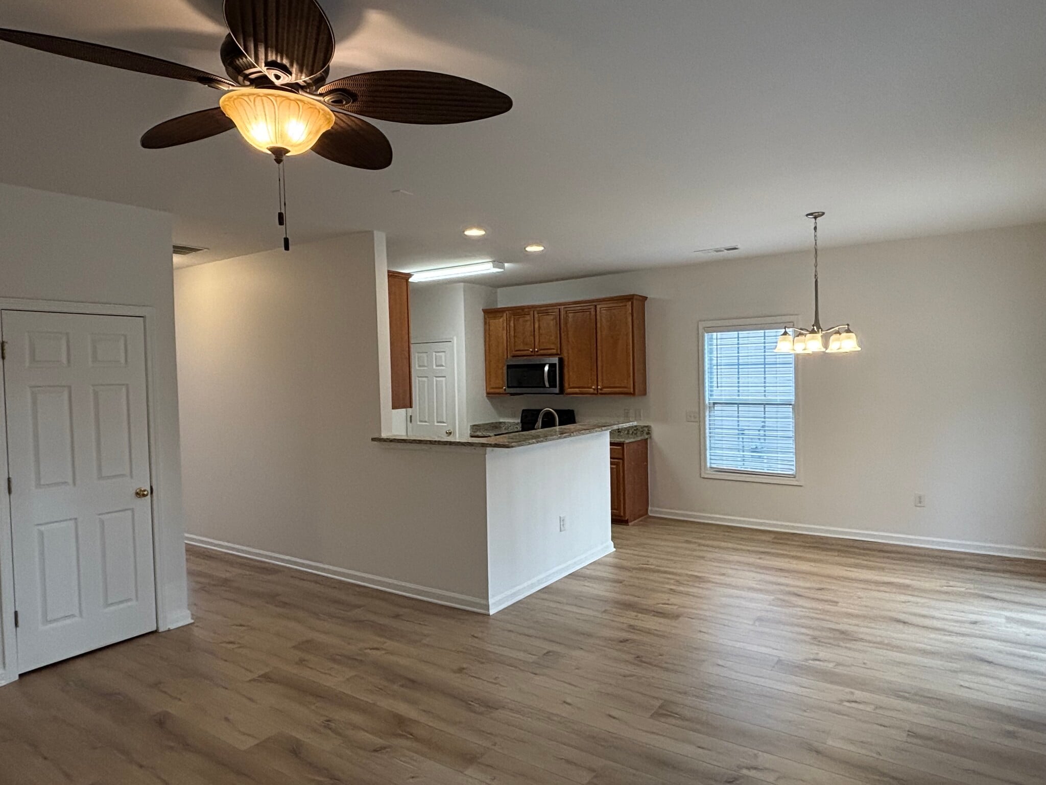 Building Photo - 27 Farm Brook Way