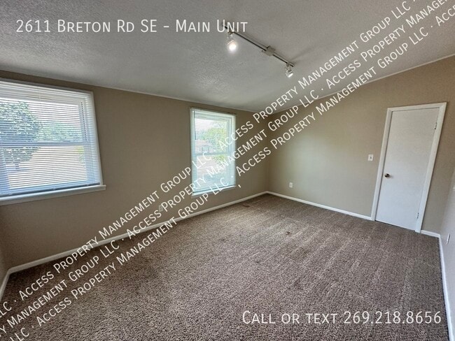 Building Photo - 2611 Breton Rd SE