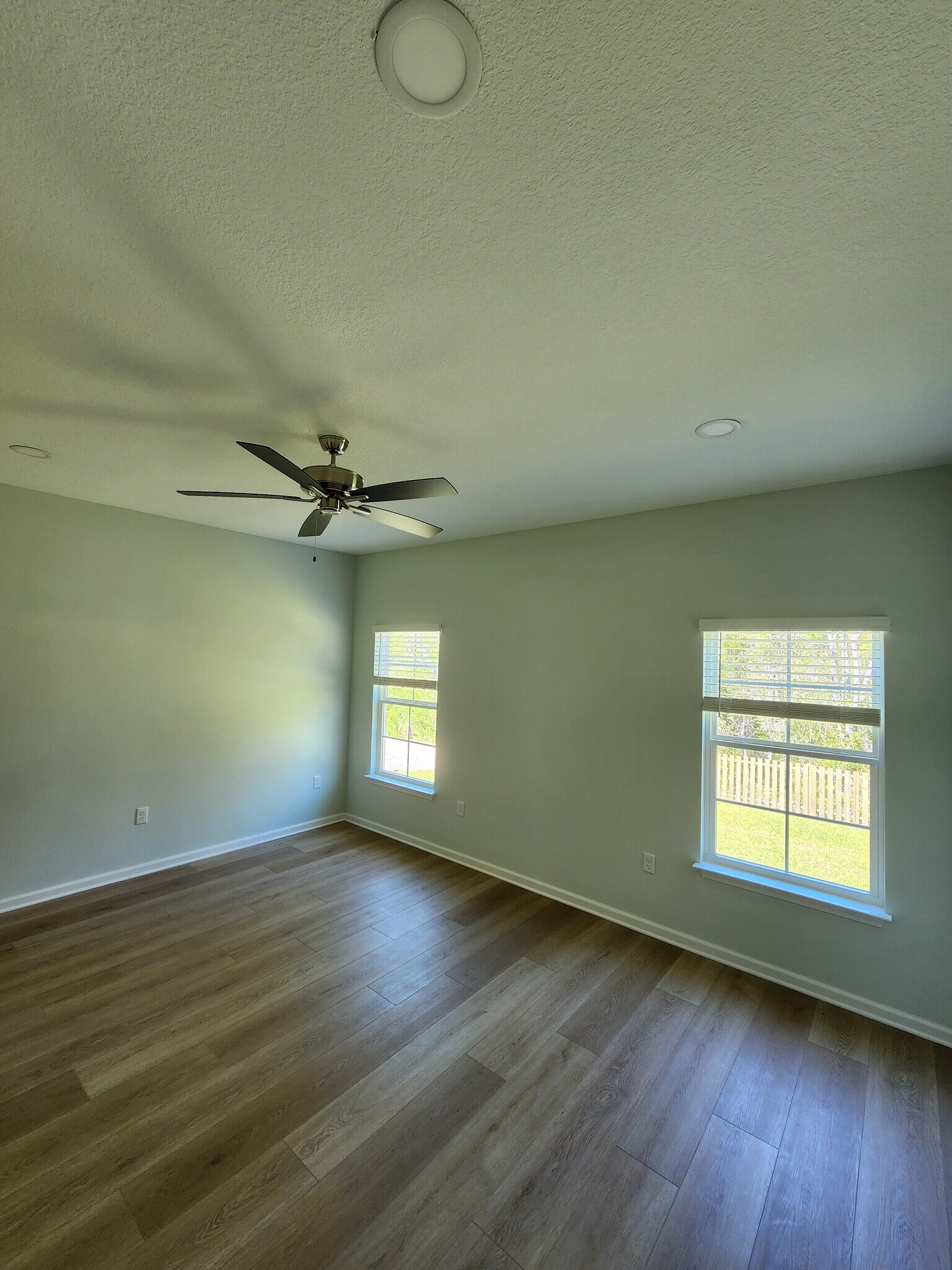 Building Photo - 102 Riverwalk Cir