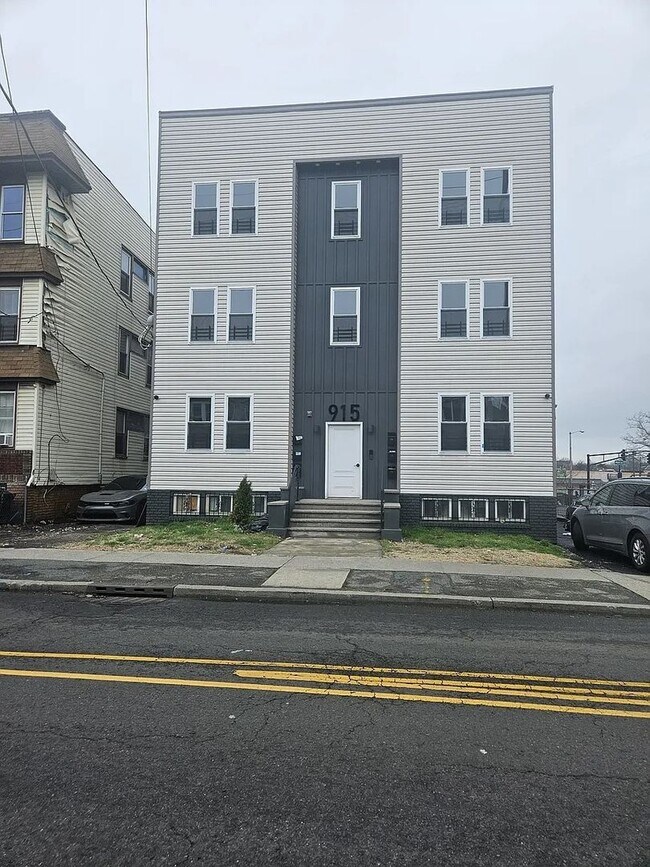 Building Photo - 915 Grove St