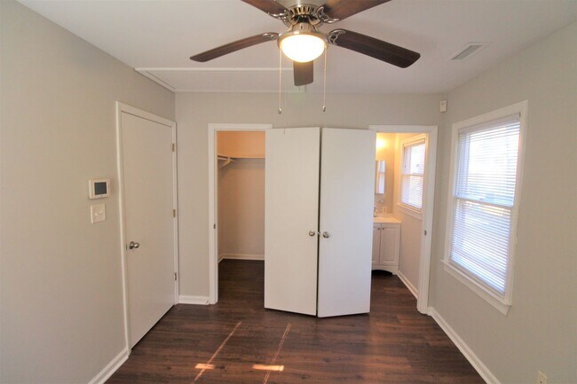Building Photo - Move-In Ready Ranch Minutes from Plaza Midwood, NoDa & Uptown