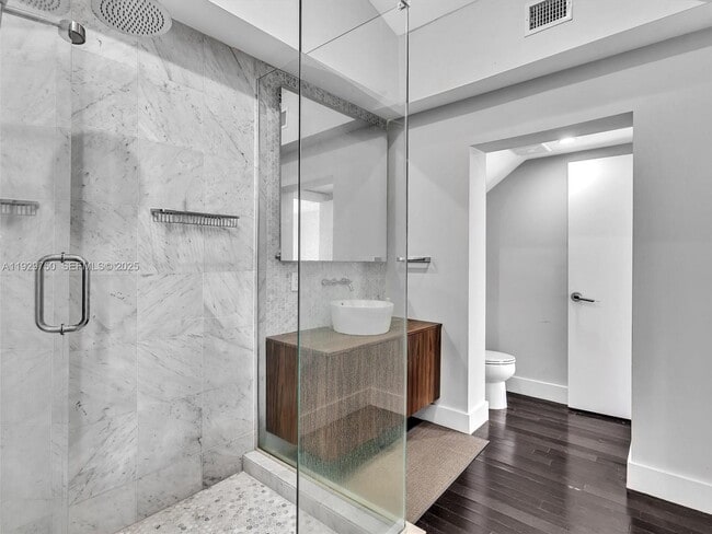 Building Photo - 20120 NE 25th Ct