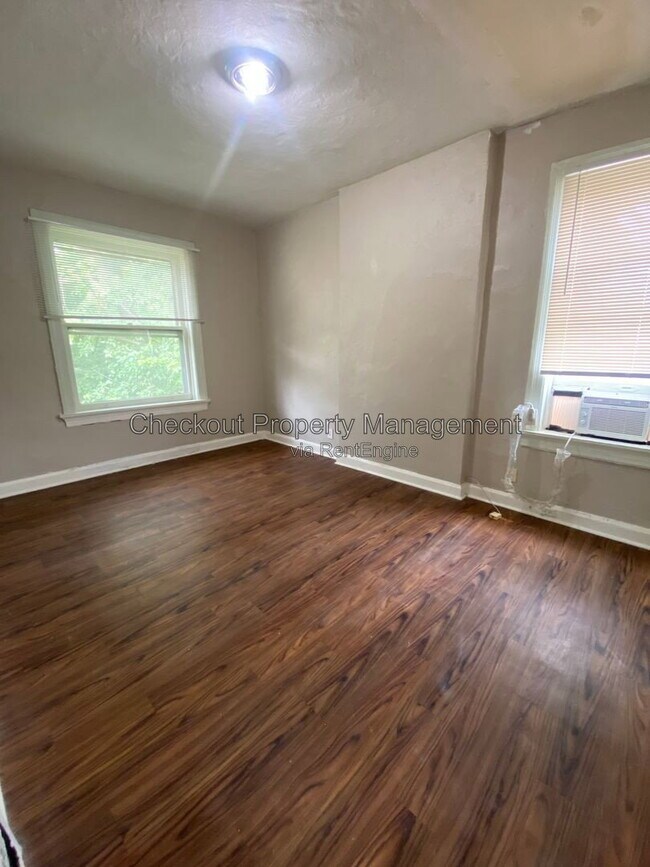 Building Photo - 5967 Cates Ave