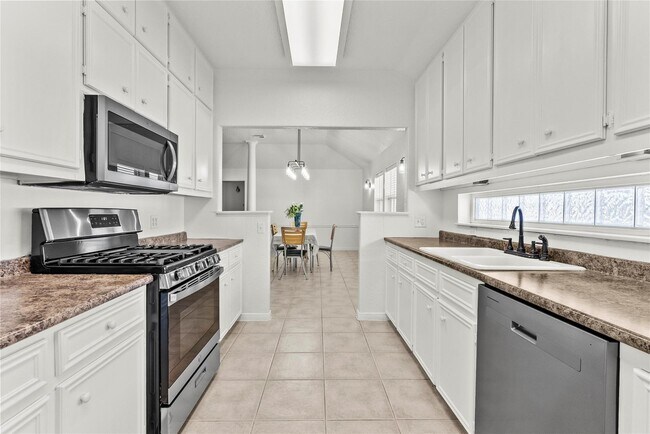 Building Photo - 933 Bonita Dr