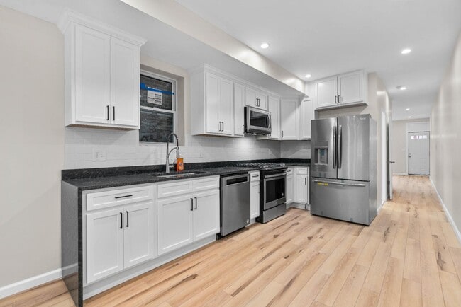 Primary Photo - 2202 E Fayette St