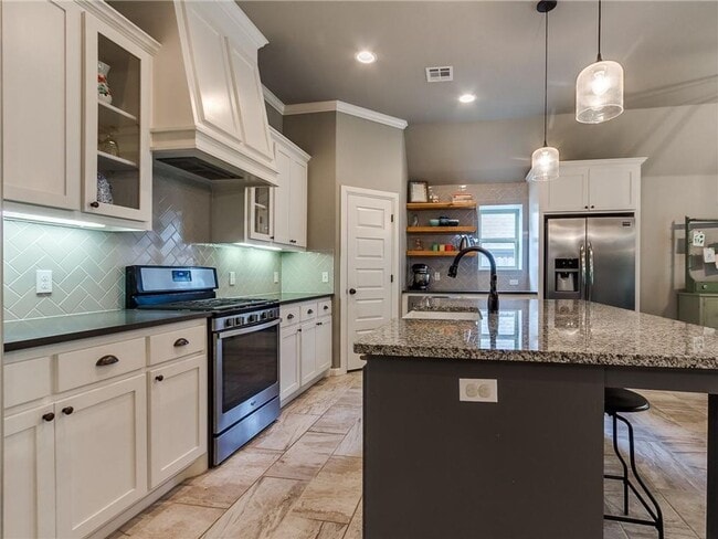 Building Photo - Beautiful 3 bedroom 2 bathroom home in Mon...