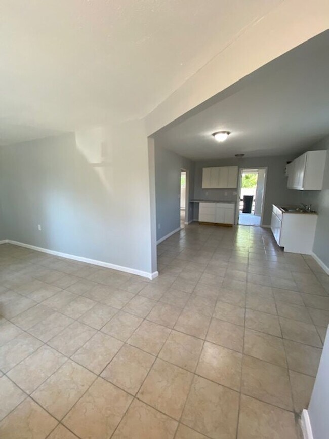 Building Photo - 33 Leland Ave