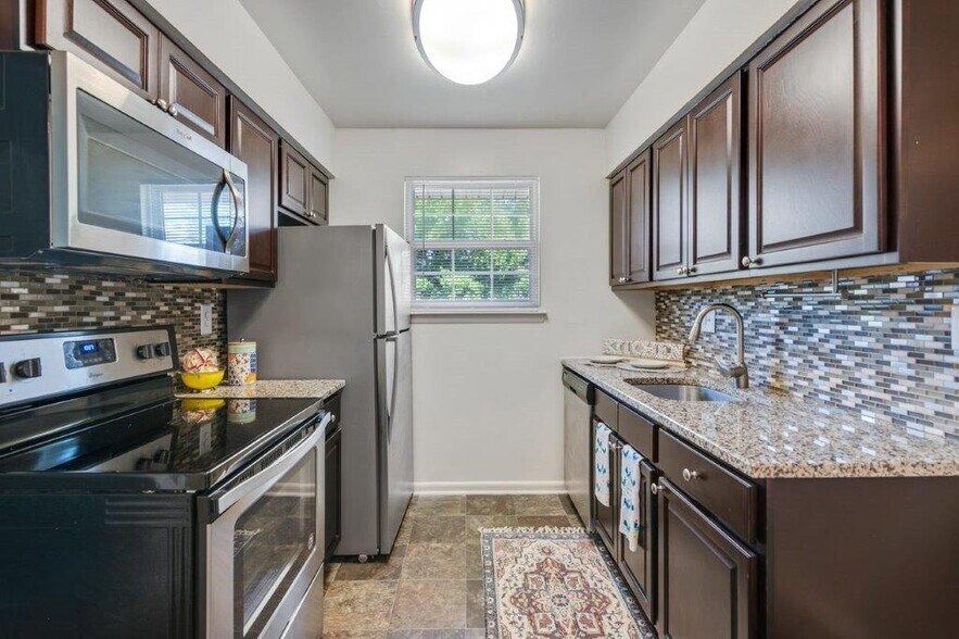 Primary Photo - Roberts Mill Apartments and Townhomes
