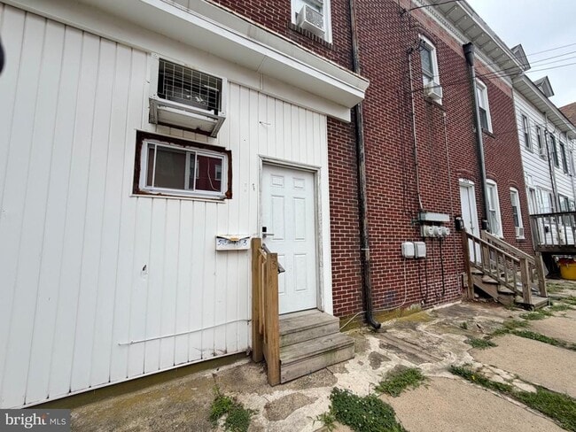 Building Photo - 345 Woodland St