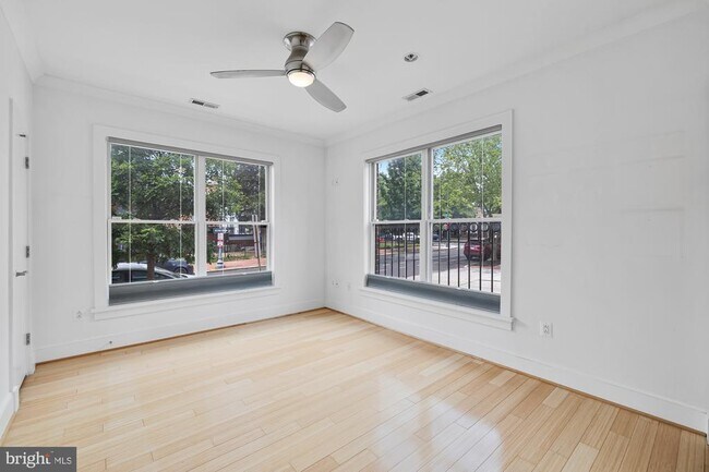 Building Photo - 449 R St NW