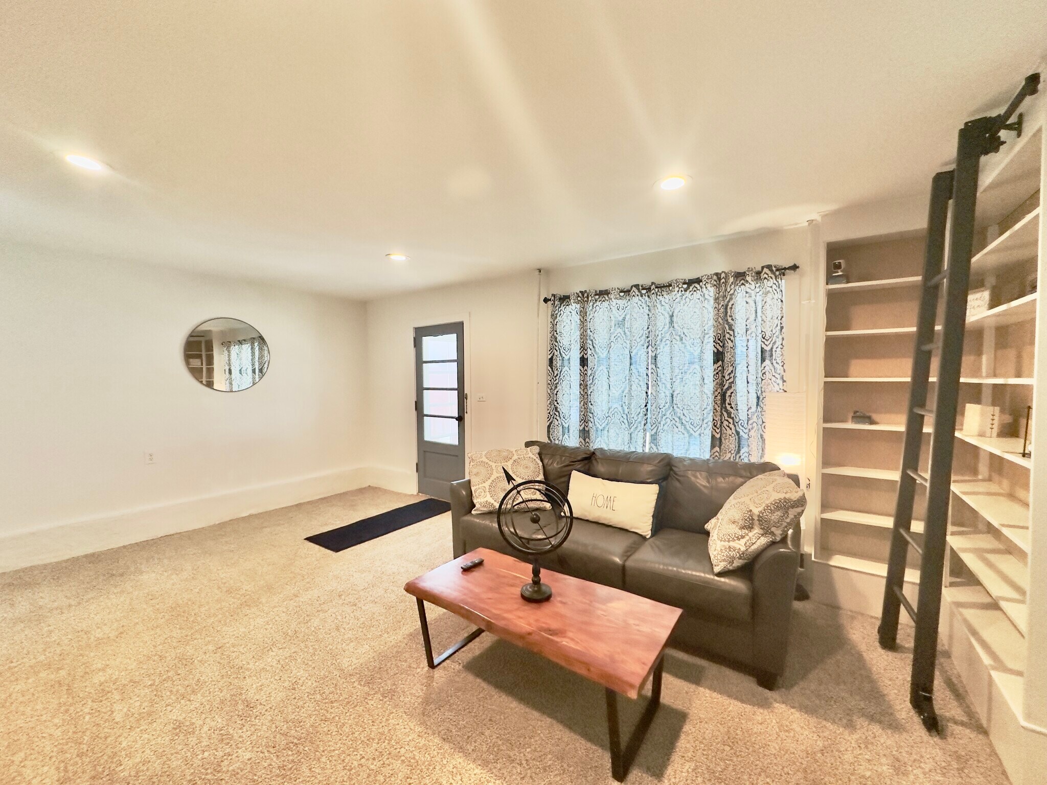 Building Photo - 9453 Maynard Dr