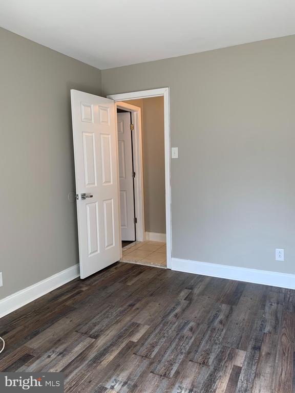 Building Photo - 15 Buttonwood Rd