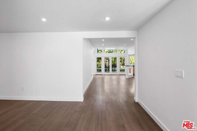 Building Photo - 10453 Holman Ave