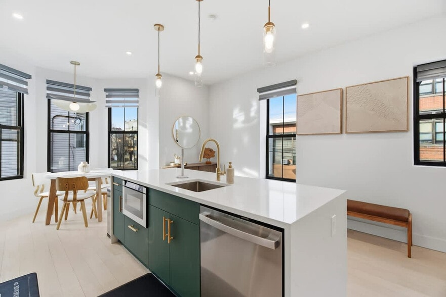 Building Photo - 81 Crescent Ave