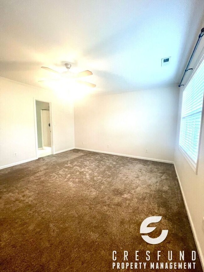 Building Photo - 3bedroom 2.5 Bath Home in Overhills Creek-...