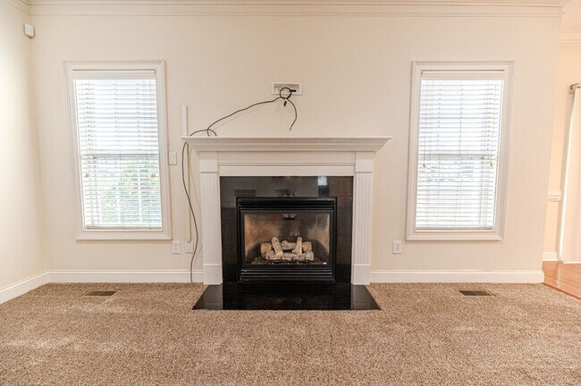 Building Photo - Perfectly Located 4-Bedroom Home Minutes from I-295, Hope Mills & Fort Bragg!