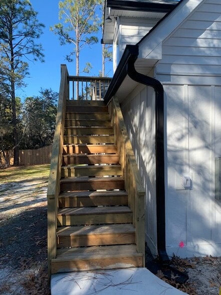 stairs up to apartment - 1423 Bexley Dr