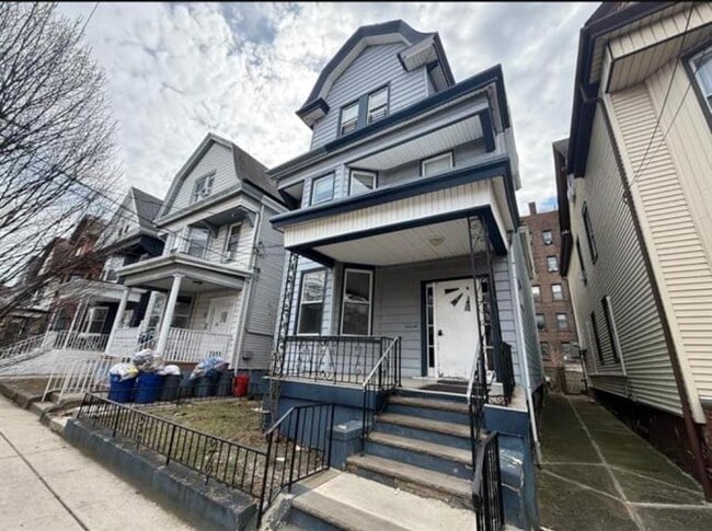 Building Photo - 21 49th St