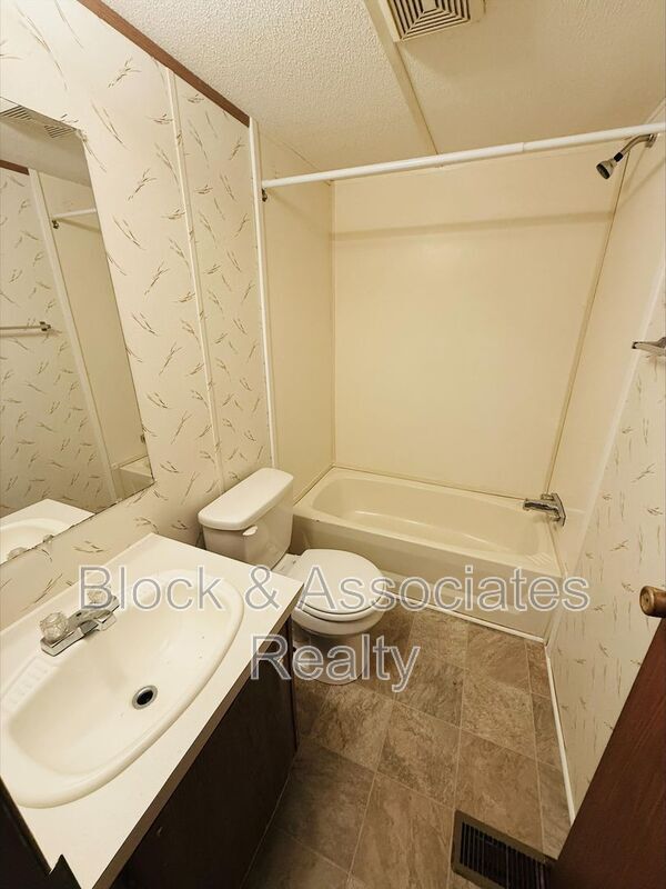 Building Photo - 1066 Worthville Rd