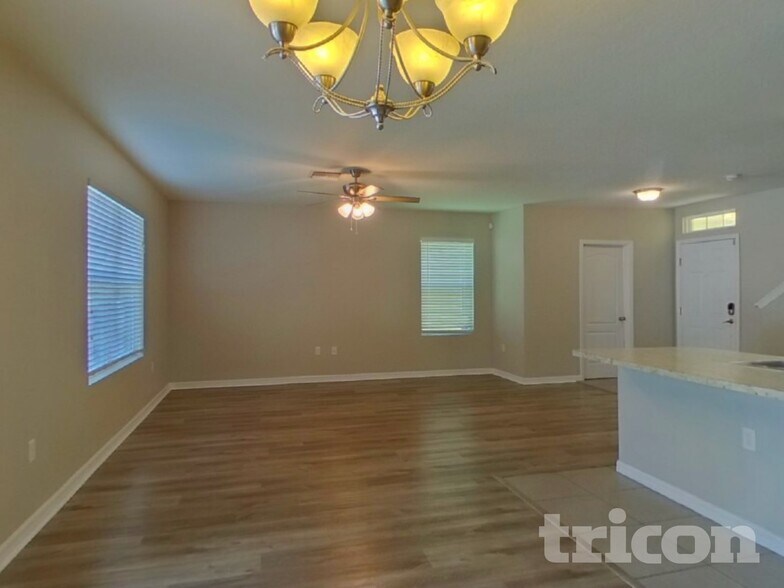 Building Photo - 10442 Whispering Hammock Dr