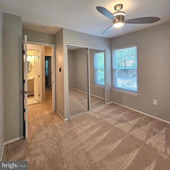 Building Photo - 6430 Shannon Station Ct