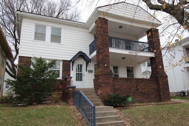 Primary Photo - Updated 2 Bedroom 1 Bath Duplex Within Wal...