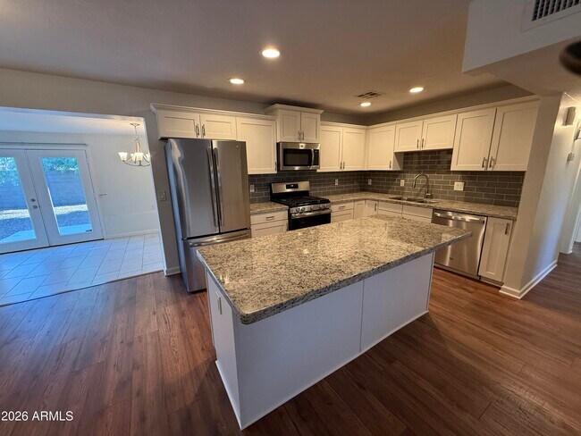 Building Photo - 2405 W Citrus Way