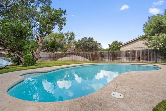 Building Photo - 1602 Rock Creek Dr