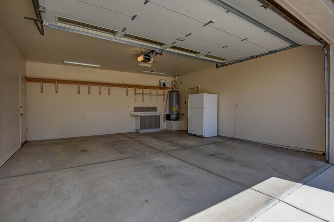 Building Photo - 5879 N Bronco Ln