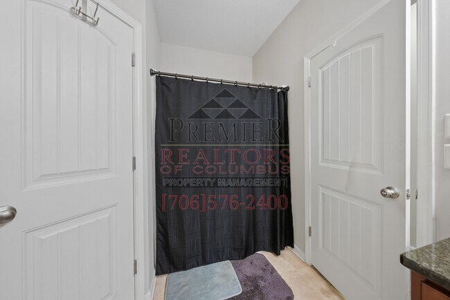 Building Photo - 5116 Magazine Ln