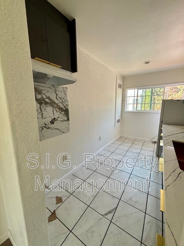 Building Photo - 3819 1/2 Verdugo Rd