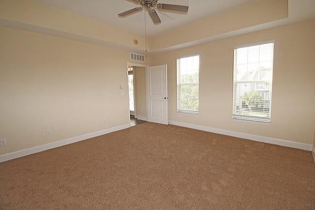 Building Photo - Top Floor 3/2 Condo in Artisan Park