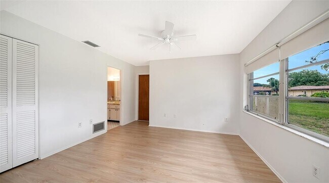 Building Photo - 515 Rousseau Dr