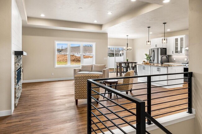 Building Photo - Large 3 Bedroom  Home