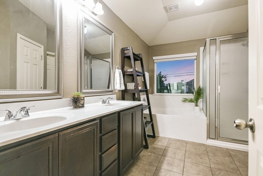 Building Photo - 201 Paul Azinger Ct