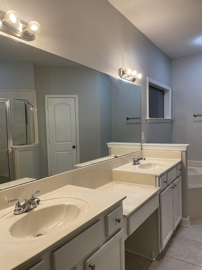 Building Photo - 10230 Adikson Dr