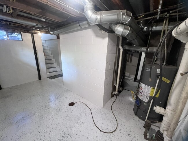 Building Photo - 724 Silver St