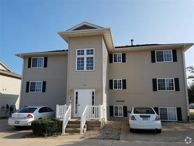 Building Photo - 740 Magnolia Ln
