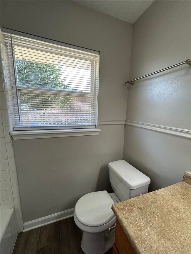 Building Photo - 6428 NW Arrowhead Dr