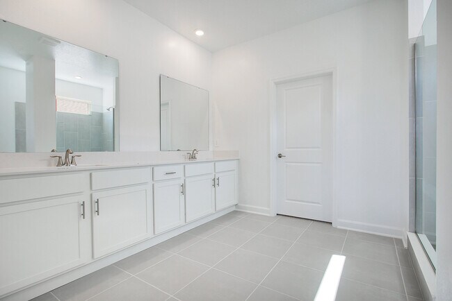 Building Photo - 5640 Vinyasa Rd