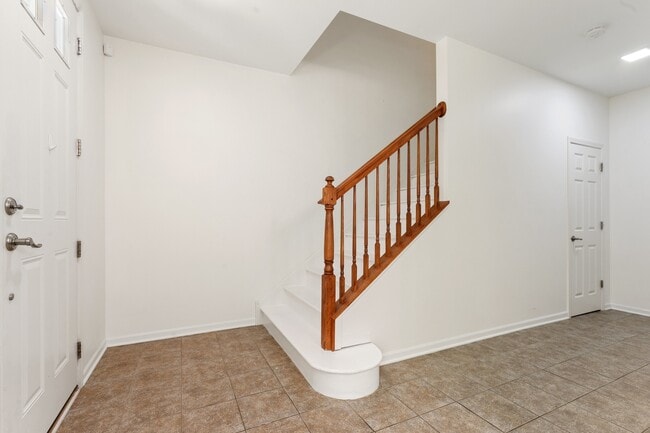 Building Photo - 2234 S Crambourne Way