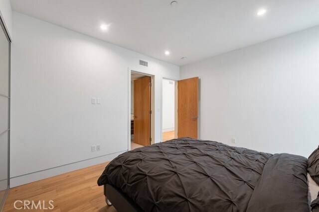 Building Photo - 16518 Moorpark St