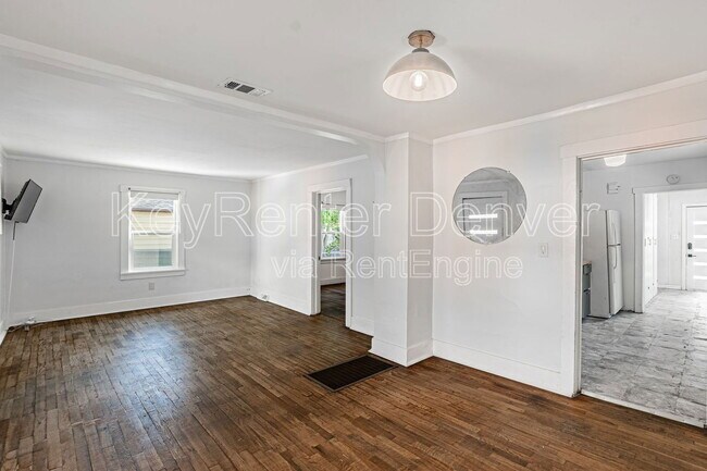 Building Photo - 421 Stuart St
