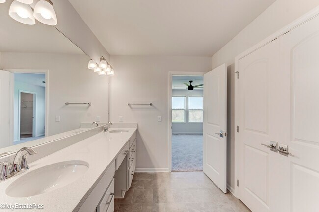 Building Photo - 2780 Riverview Ln
