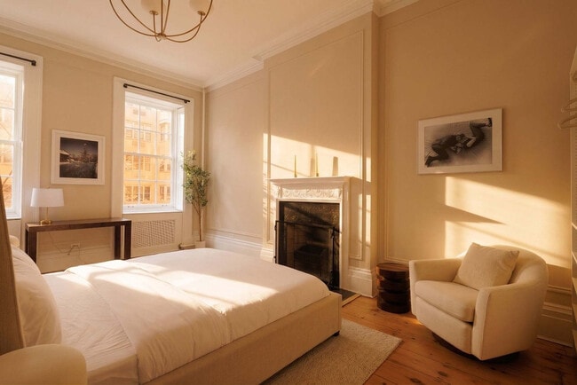 Building Photo - 3 E 9th St