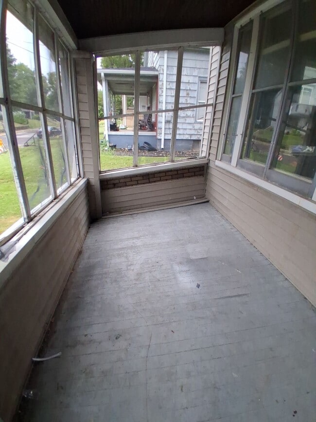 Building Photo - 512 Fairholm Ave