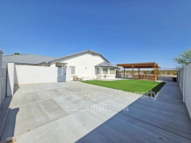 Building Photo - 3630 E Vineyard Dr N