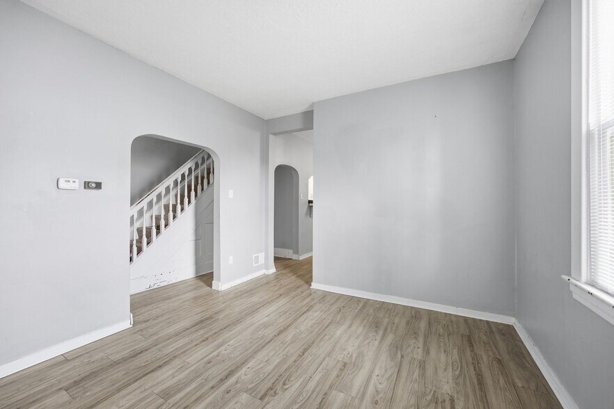 Building Photo - 827 Hinnerman St